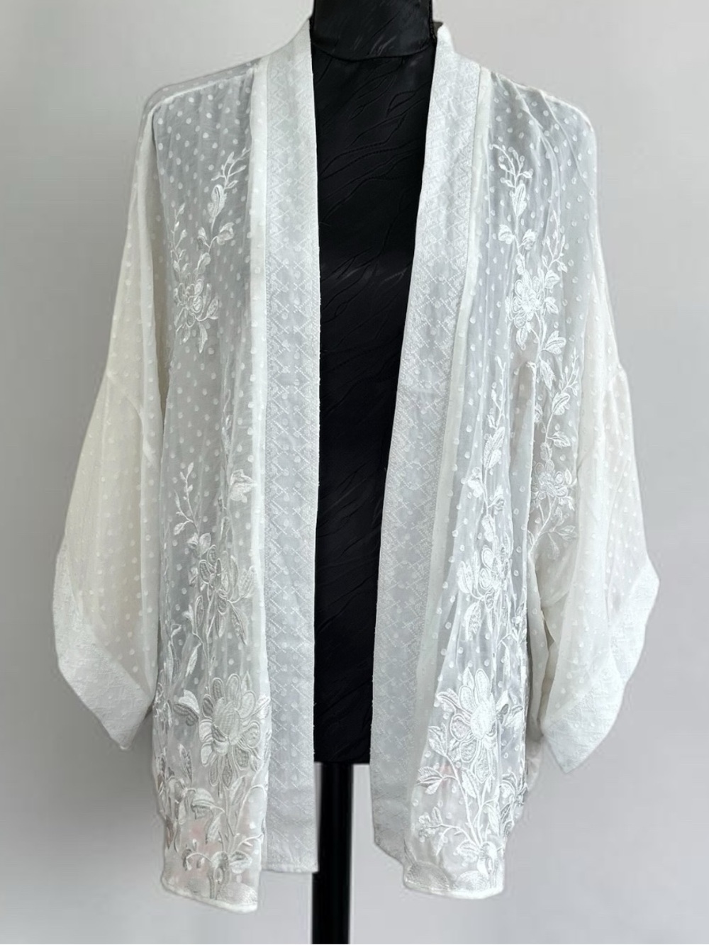 POL Bohemian, Romantic, Coquette, Sheer White Breezy Embroidered Floral Kimono L